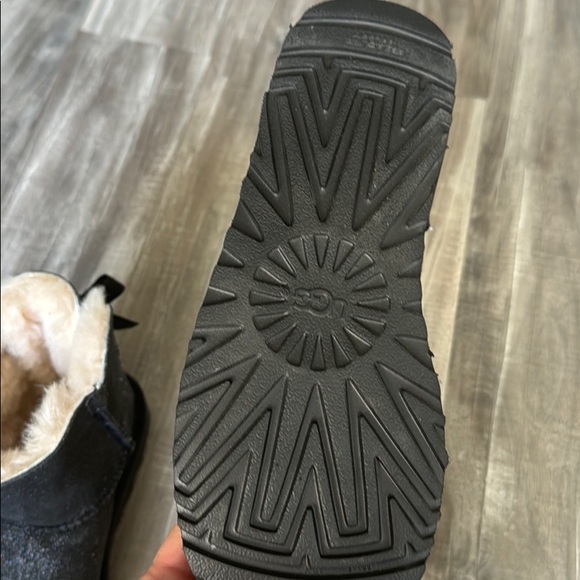 Uggs Black sparkly with a bow tie at the back - Picture 3 of 7